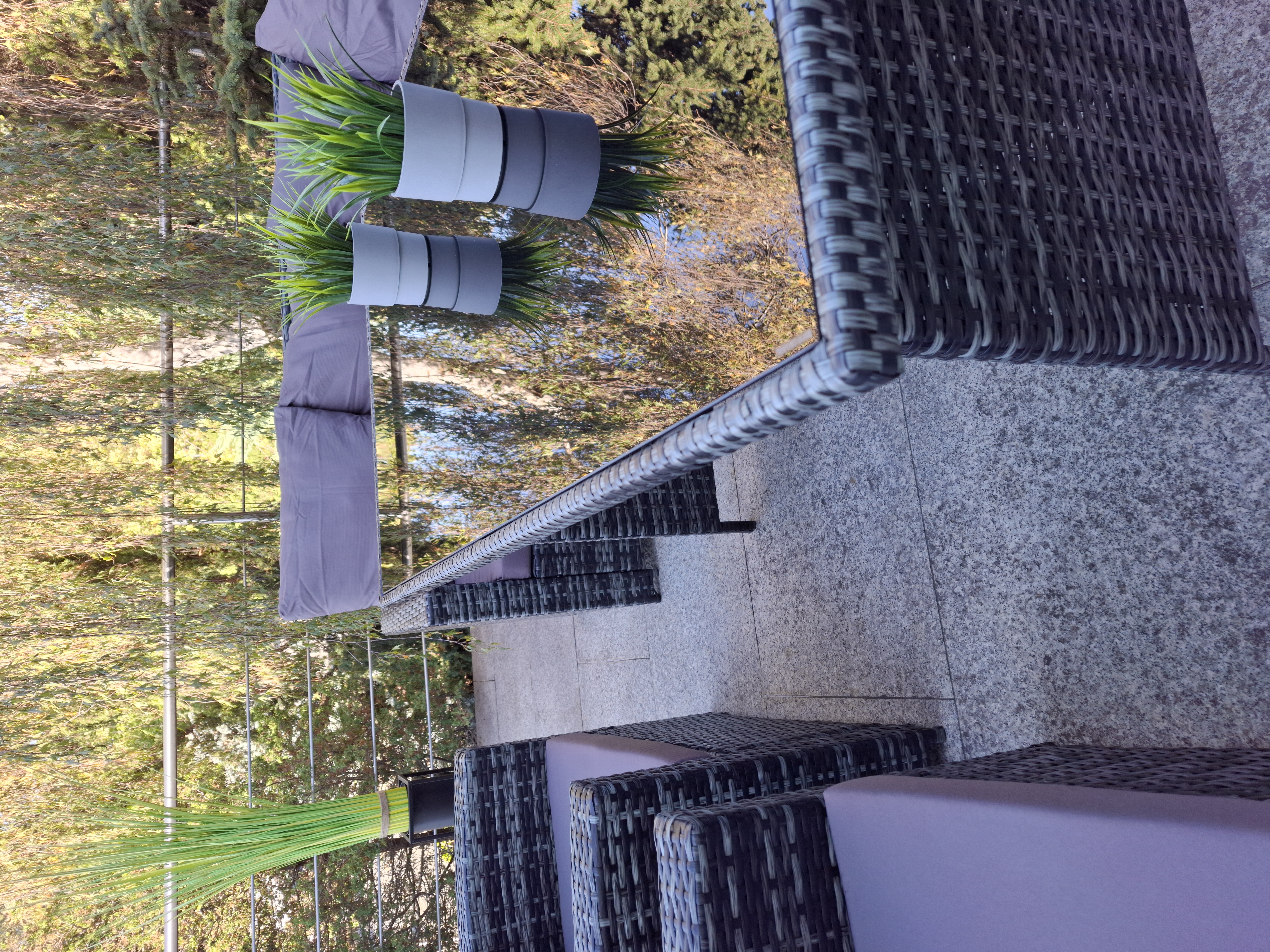 naroznik-ogrodowy-z-technorattanu-szary