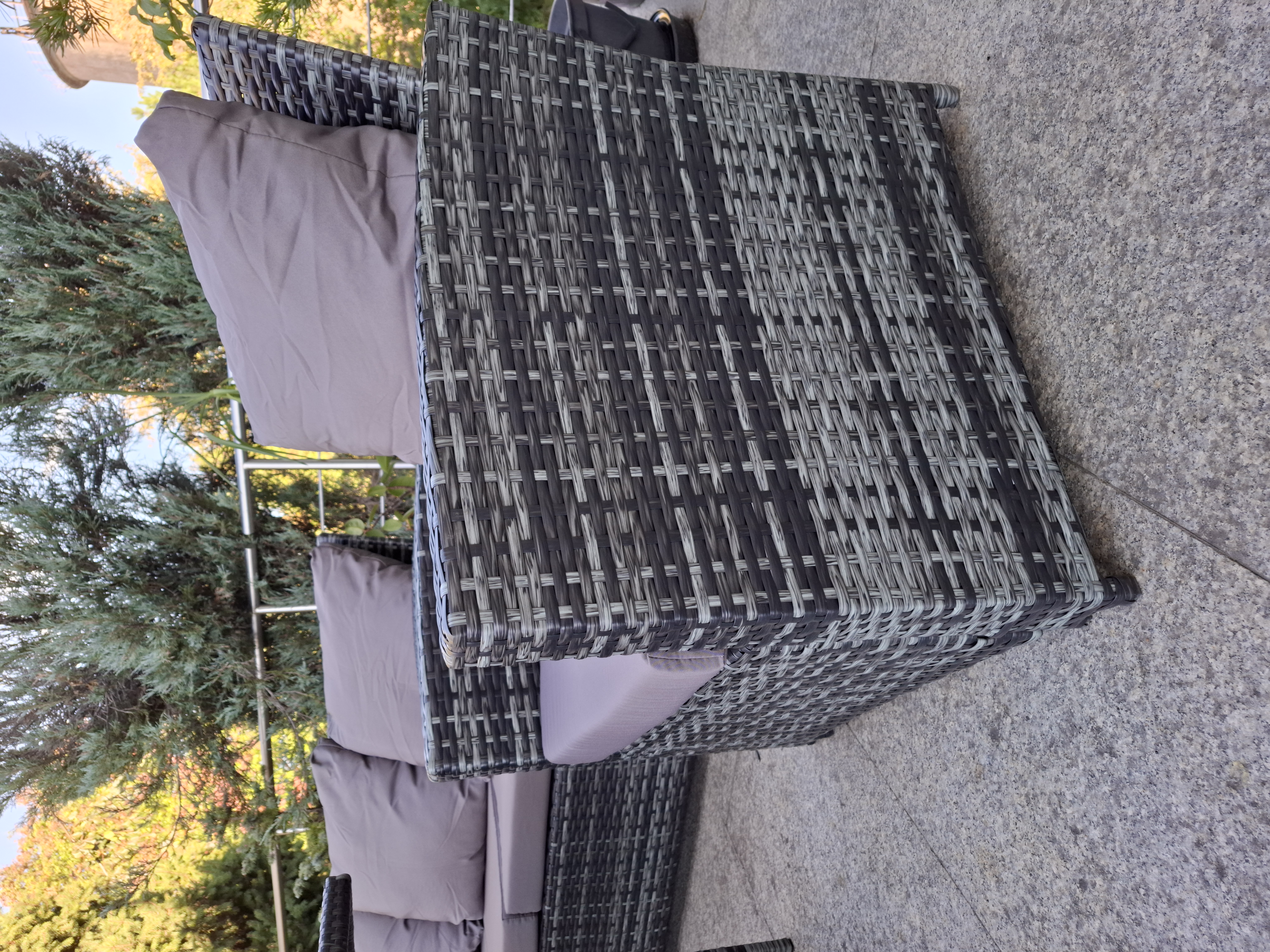 naroznik-ogrodowy-z-technorattanu-szary